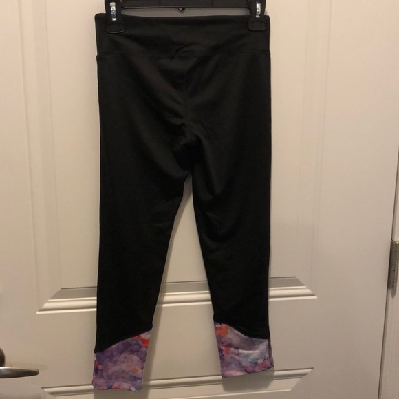 Cropped leggings with print at bottom - Picture 4 of 7